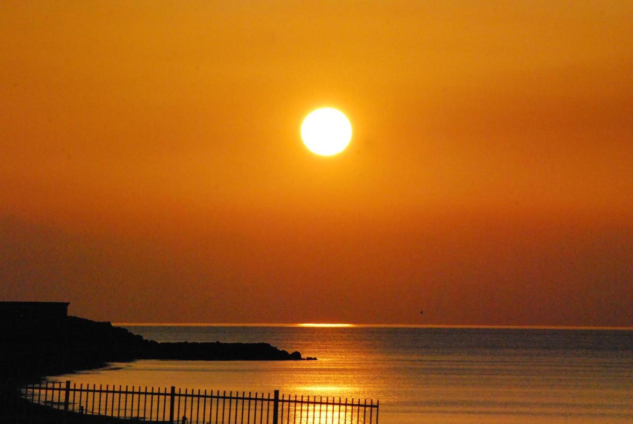 Tramonto Sul Mare - Sea Suite Savona Exteriér fotografie