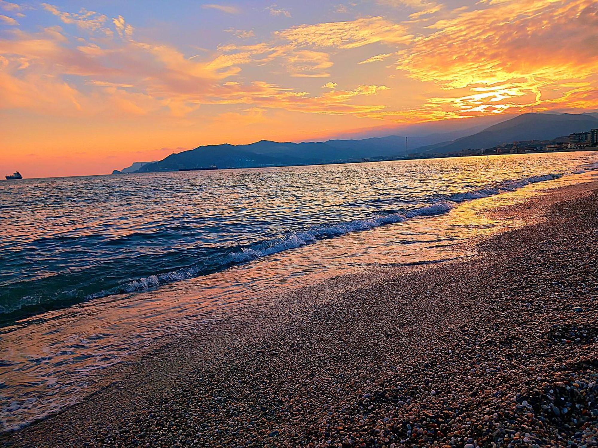 Tramonto Sul Mare - Sea Suite Savona Exteriér fotografie