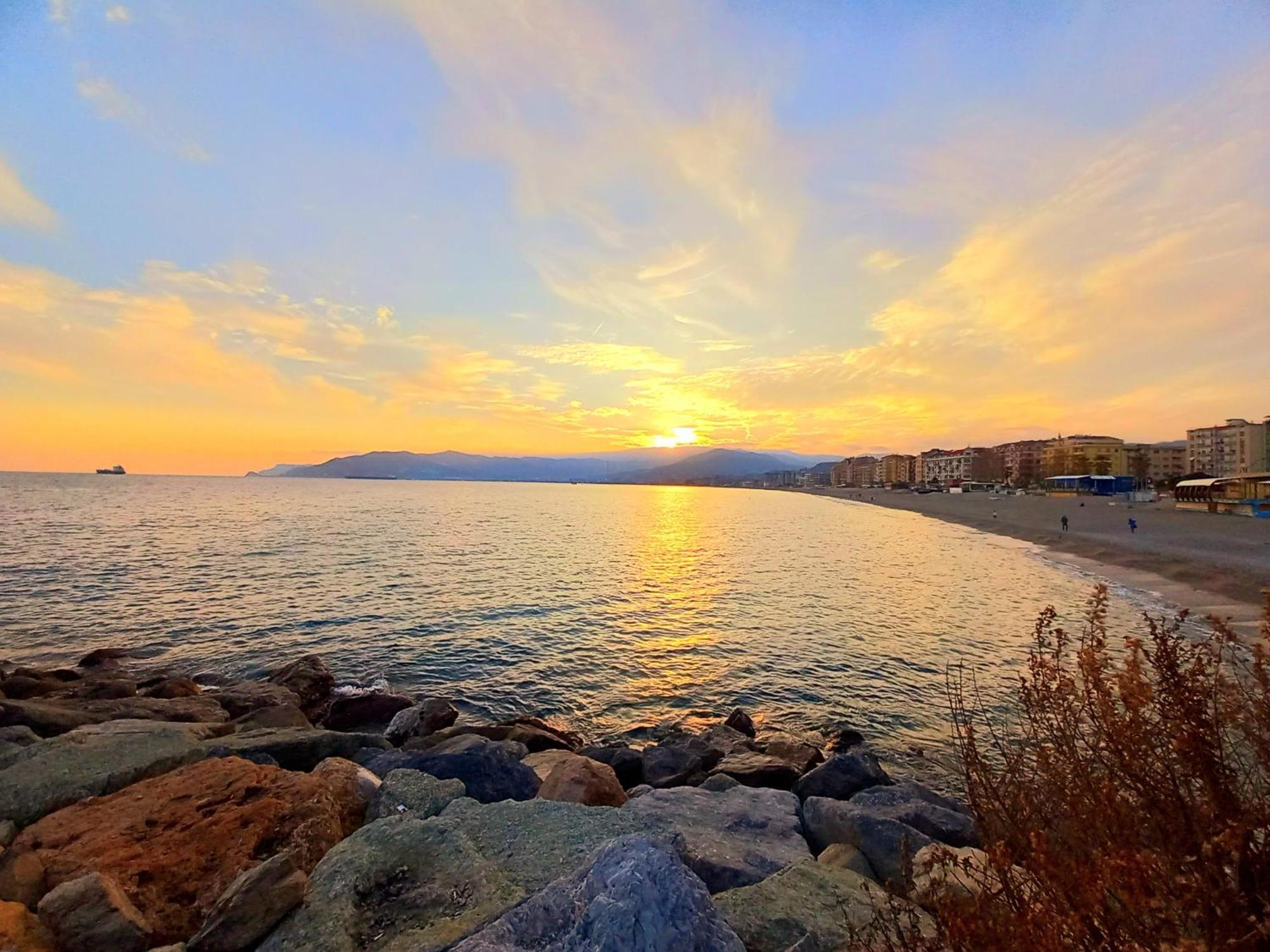 Tramonto Sul Mare - Sea Suite Savona Exteriér fotografie