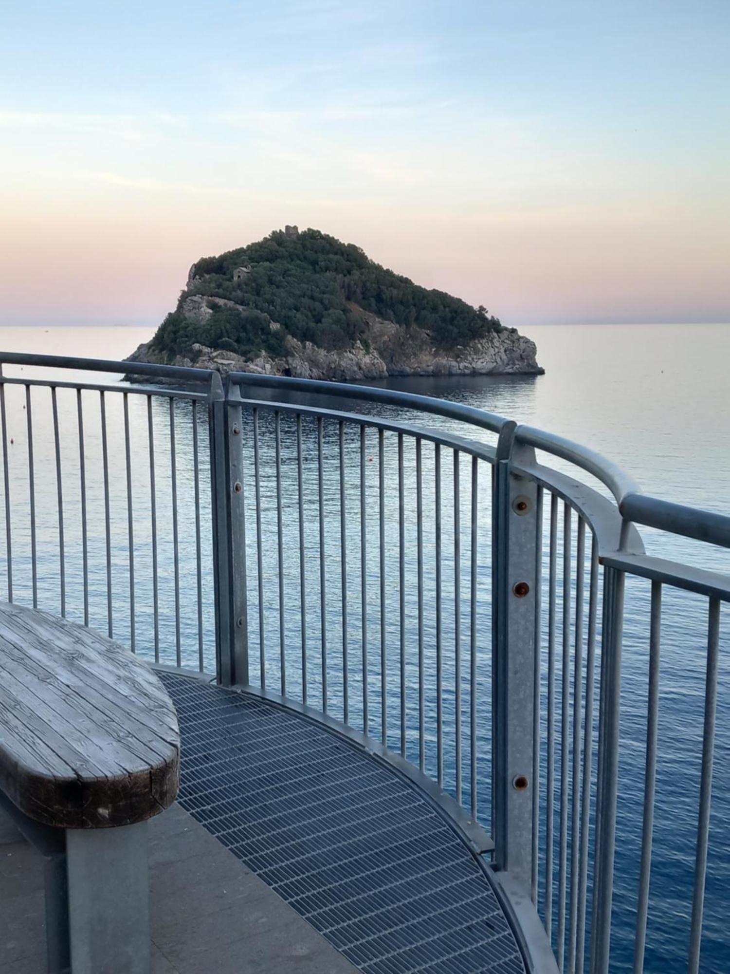 Tramonto Sul Mare - Sea Suite Savona Exteriér fotografie
