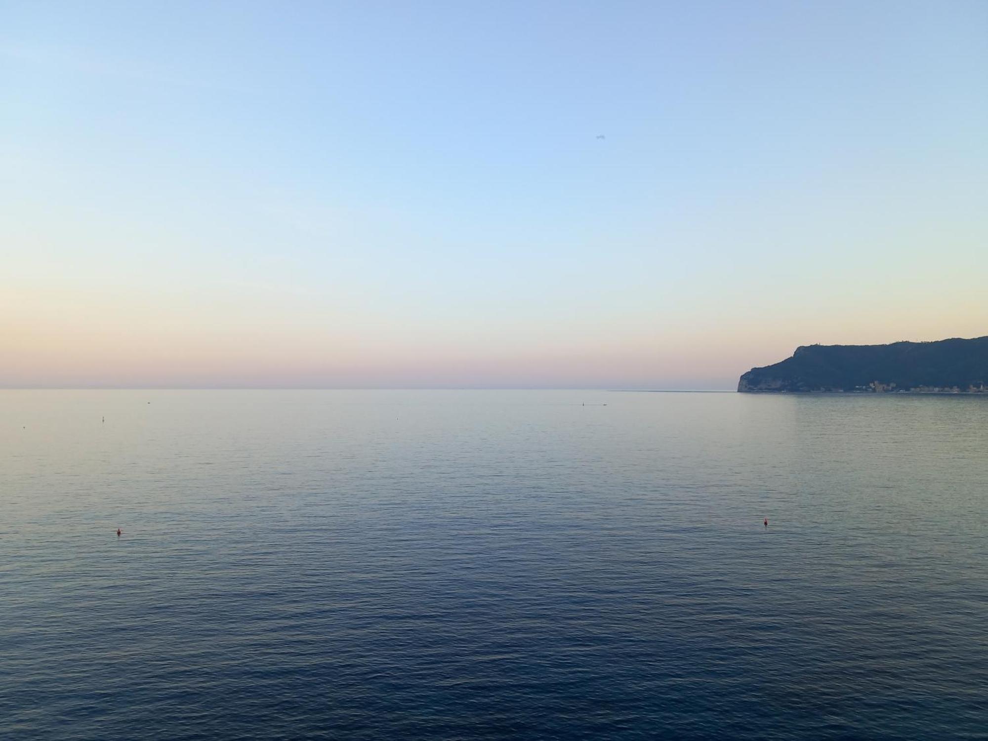 Tramonto Sul Mare - Sea Suite Savona Exteriér fotografie